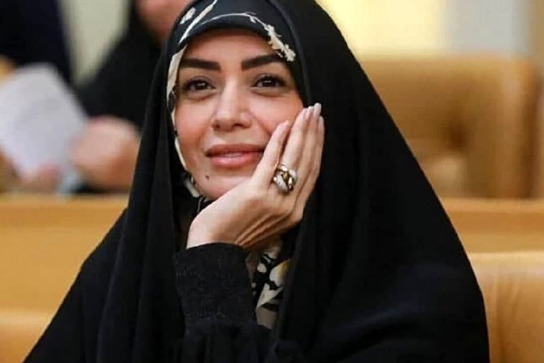 الهام چرخنده به تئاتر برگشت