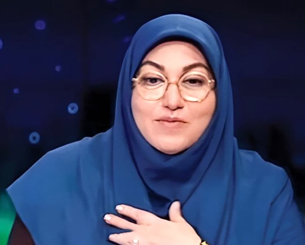 عکس بی حجابی و یقه بازی خانم مجری محجبه صدا و سیما + عکس های عاطفه میرسیدی با خدافظی از تلویزیون و بیوگرافی