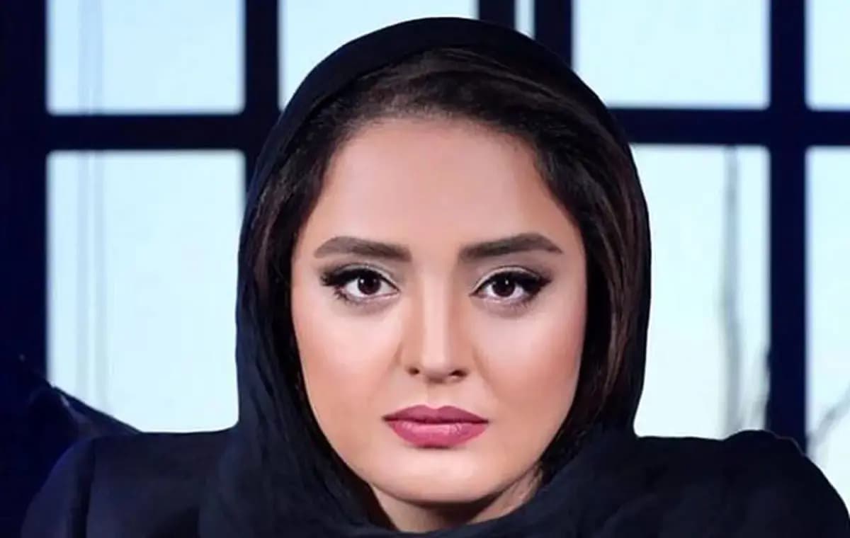 سلفی نرگس محمدی در ماشین شخصی اش / تیپ ساده و شیک نرگس محمدی غوغا کرد