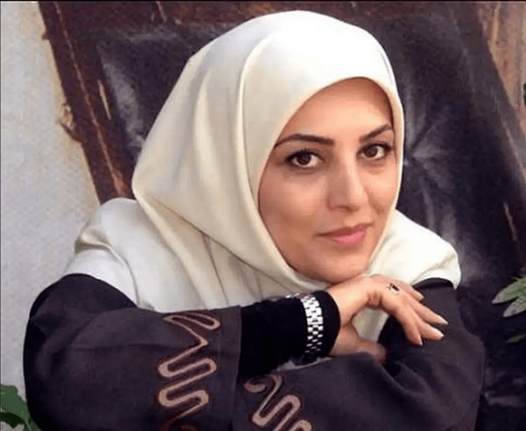 خانم مجری صدا و سیما : من ژیلا صادقی هستم ایرانی تبعه آمریکا !  / کسی اگر  ناراحت هستش بره خودش رو درمان بکنه ! + فیلم