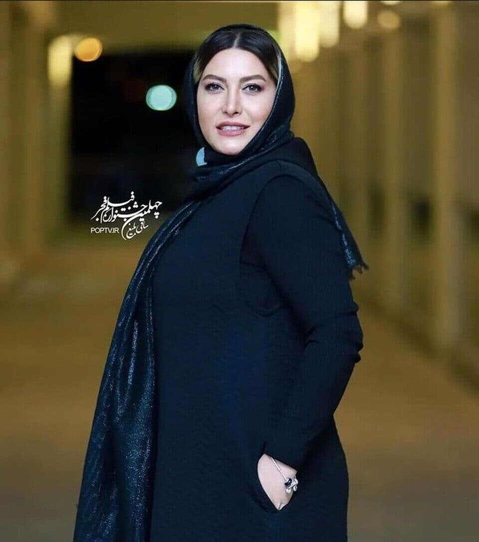 (عکس) پست انگیزشی جدید فریبا نادری در یک مکان دنج همراه با گل‌های شمعدانی و رونمایی از ساعت و دستنبندی شیک و زیبا