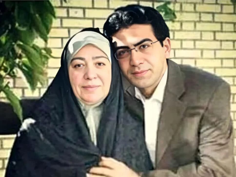 رخت عزای متفاوت فرزاد حسنی، داوود سریال قطب شمال در مراسم تشییع مادرش / روحش شاد و یادش گرامی + عکس