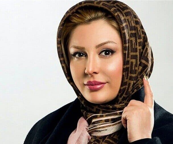 چیدمان میز شام مفصل و خوشمزه نیوشا ضیغمی و همسر سابقش در یک رستوران شیک و خودمونی + عکس