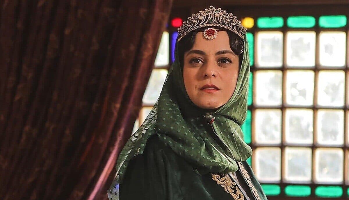 (عکس) رونمایی از شوهر خوش تیپ و کراواتی غزل شاکری، بازیگر نقش ملک زاده در سریال جیران / به پای هم پیر بشید ایشالا …