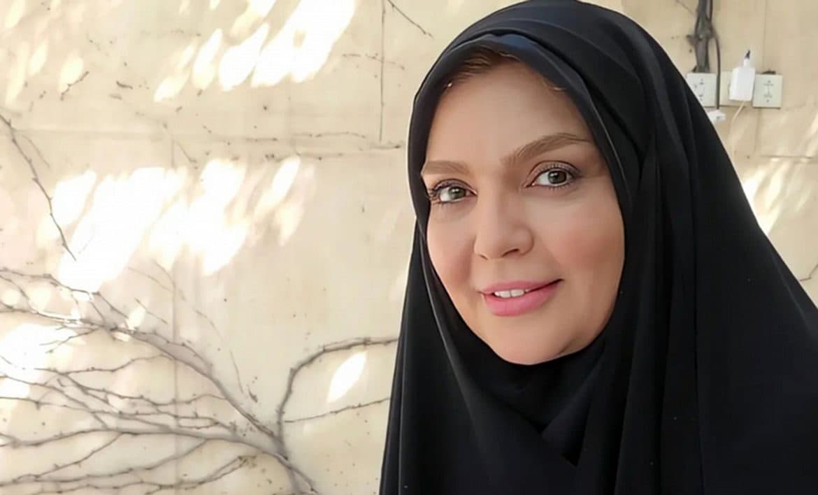 زیبایی واقعی شهرزاد عبدالمجید خارج از سریال ها ! / لباس های رنگارنگ با موهای رنگی خانم بازیگر !  + بیوگرافی، عکس های شخصی