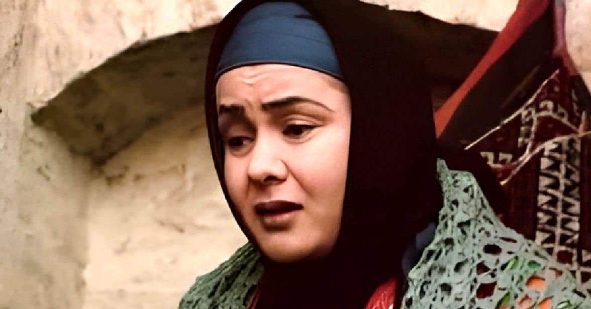 تغییر چهره جذاب «مه لقا مادر لیلی» سریال در چشم باد بعد 20 سال / خارجی از آب درآمد + عکس پیراهن عروسکی و بیوگرافی