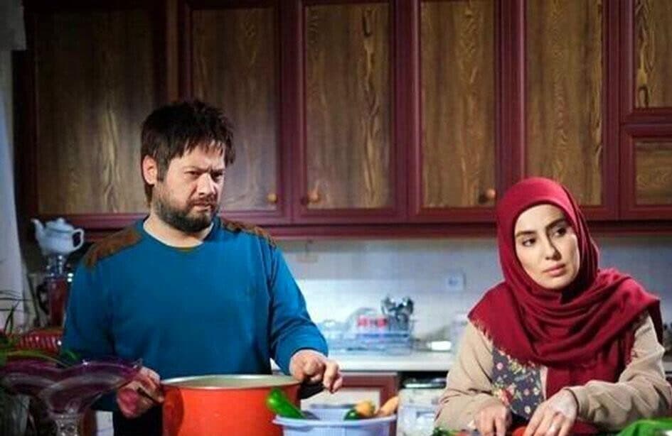 شیدا یوسفی: کار کردن با علی صادقی سخته؛ در “نون خ” از شدت سرما میرفت زیر پتو می خوابید میگفت منو بیدار کنید؛ انگار خونه اش بود راحت میخوابید + ویدئو
