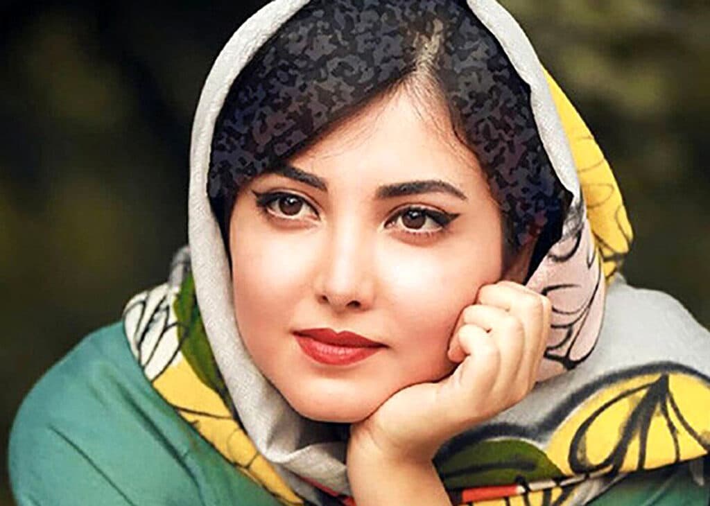 زیبایی و جوانی خیره کننده مادر زیبا کرمعلی بازیگر لانتوری +عکس های جذاب خانم بازیگر و  بیوگرافی