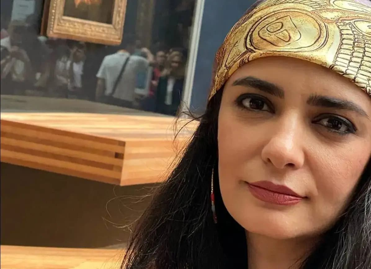 لیندا کیانی با یک استایل ساده پیداش شد ! / لیندا کیانی زیباتر از همیشه ظاهر شد