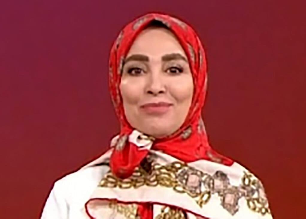 پابرهنه شدن خانم مجری در برنامه زنده ! / ژیلا صادقی کار جسورانه ای کرد !