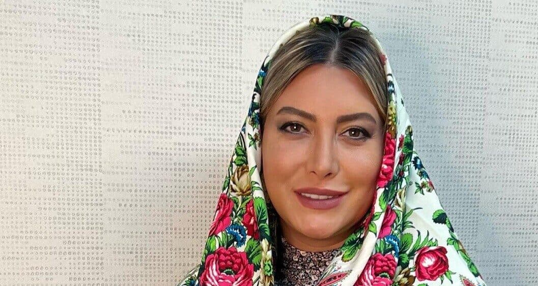 فیلم جلف بازی فریبا نادری در مکان عمومی / خانم بازیگر آبروی خودش را برد !