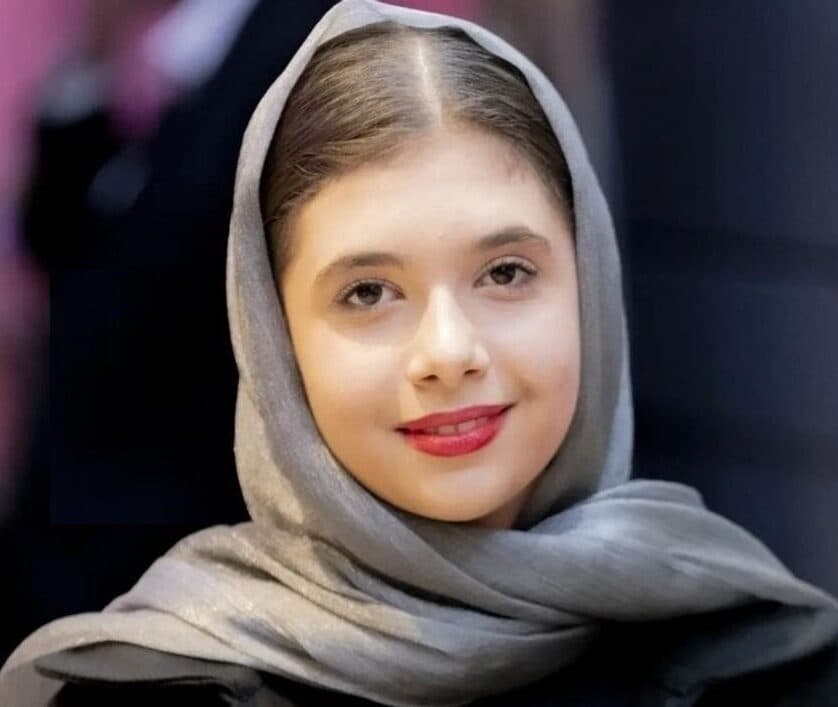مینی کیک ساده و خوشمزه نفس بازغی برای تولد 16 سالگی اش + ویدئو