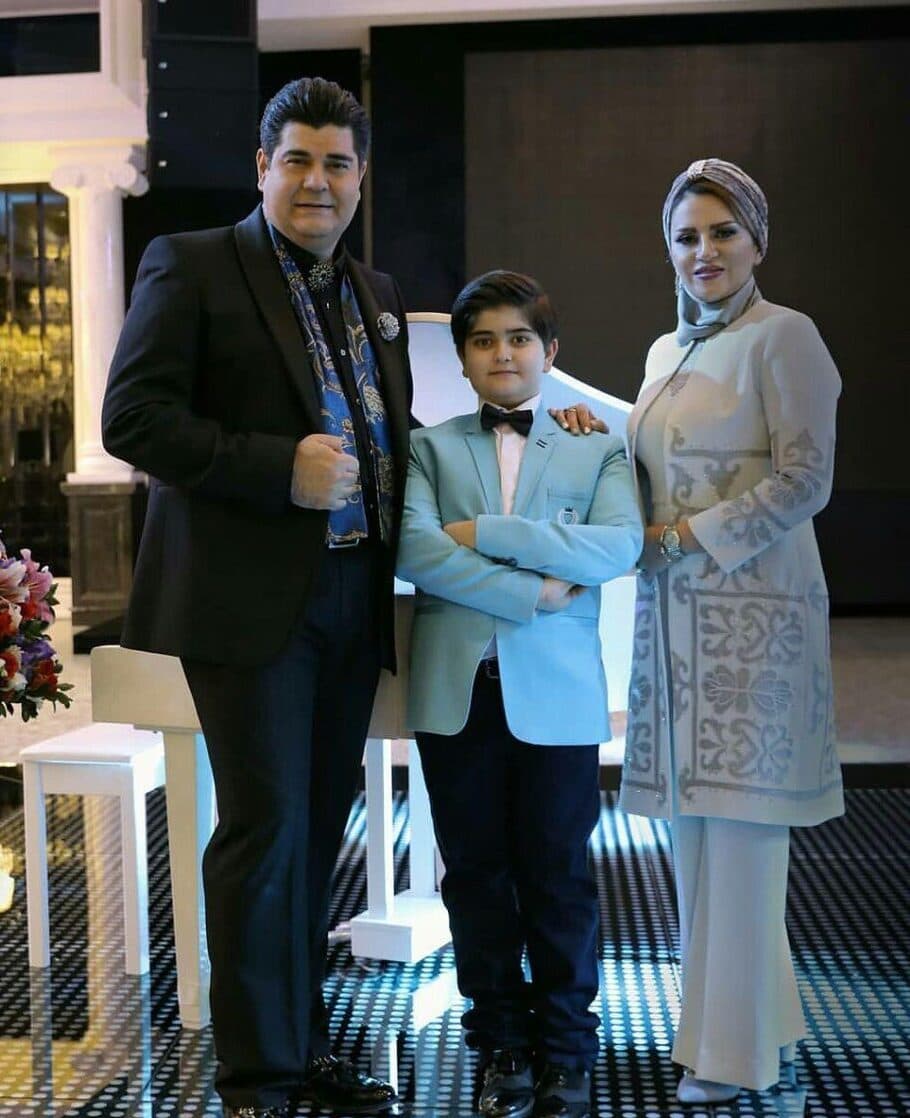 (عکس) کیک تولد مجلل همسر سالار عقیلی با نقش و نگار پیانو در کنج سنتی و دنج منزلش / مگه چقدر مهمون دارید که کیک به این بزرگی سفارش دادید؟