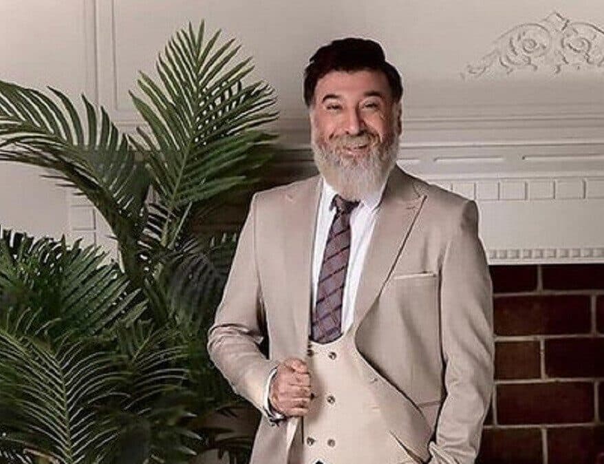 نگاهی به سلیقه خاص و متفاوت علی انصاریان در چیدمان میز تنقلات و میز شام در میزبانی از بازیگران + عکس