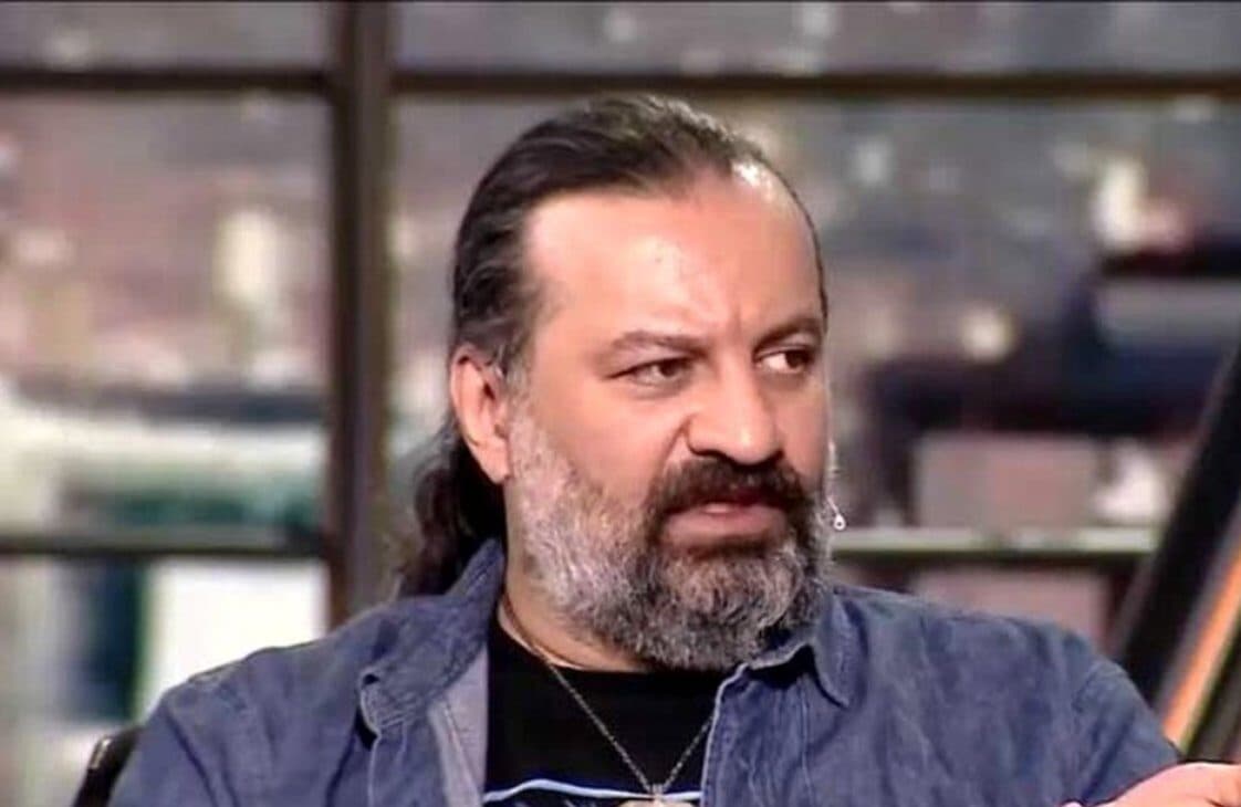 مینی کیک ساده و خوشمزه مهراب قاسم خانی برای تولد 26 سالگی دخترش / تزئین زیبا با شمع عددی + عکس