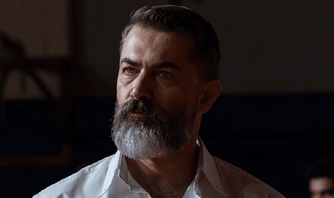 مروری بر استایل های ساده و شیک بهنام سریال در انتهای شب / پارسا پیروز فر در اوج سادگی مردانه و جذاب است !