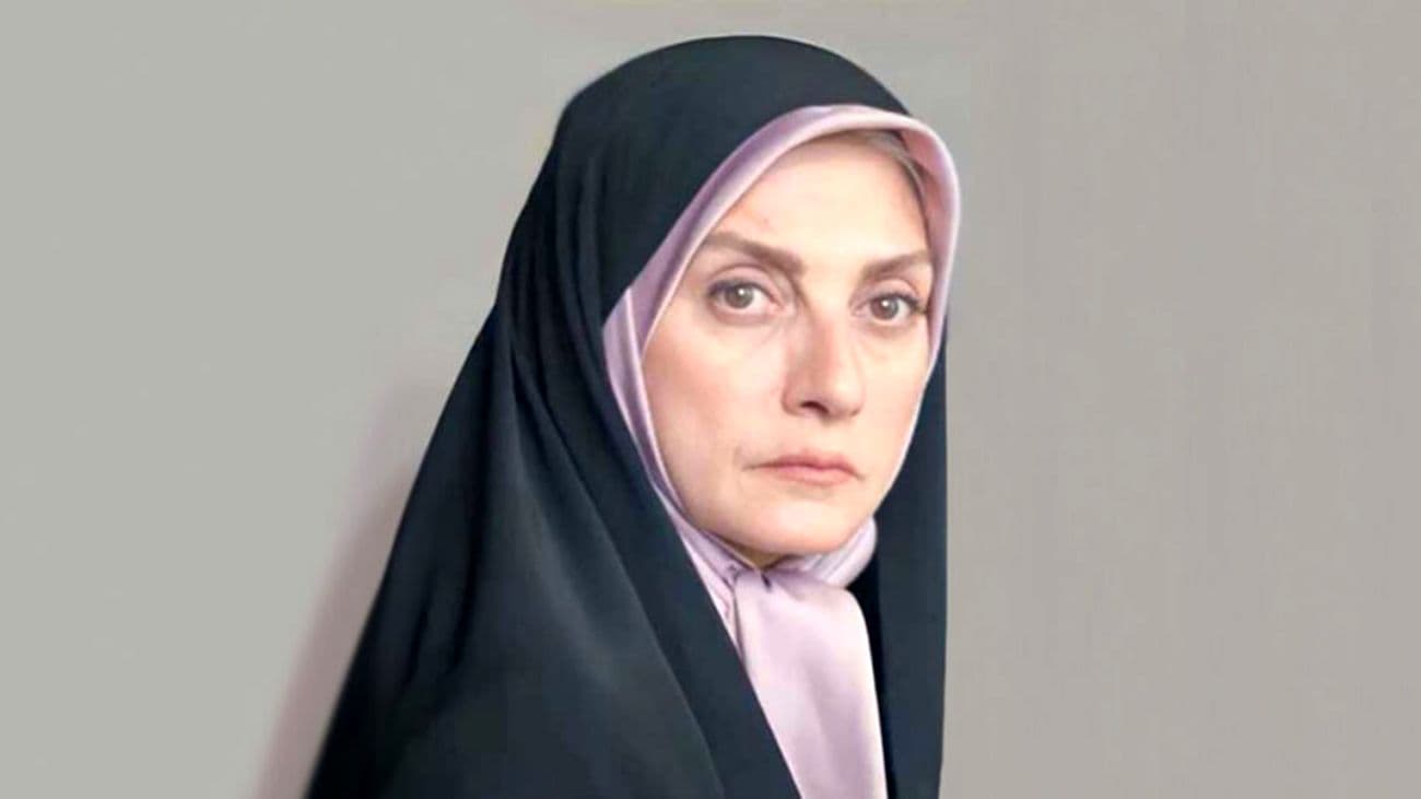 این خانم بازیگر چادری با موهایش همه را غافلگیر کرد ! / در این سن و سال و این تیپ خفن دخترانه !