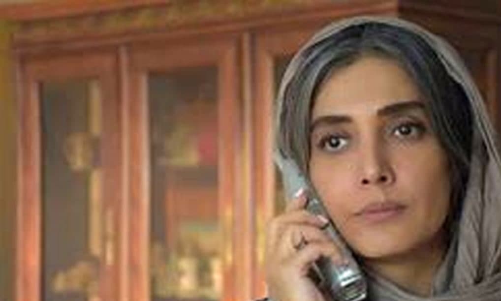 (تصاویر) بیوگرافی و عکس های شخصی لیلا زارع / جذاب ترین خانم بازیگر ایرانی با موهای سفید!