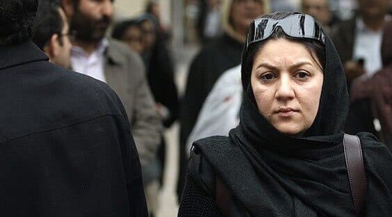 چیدمان دکور عزای قاجاری ستاره اسکندری برای پدرش در منزل شخصیشان+عکس/تزئینی زیبا با شمعدونی های شاه عباسی و رومیزی ترمه و قاب عکس