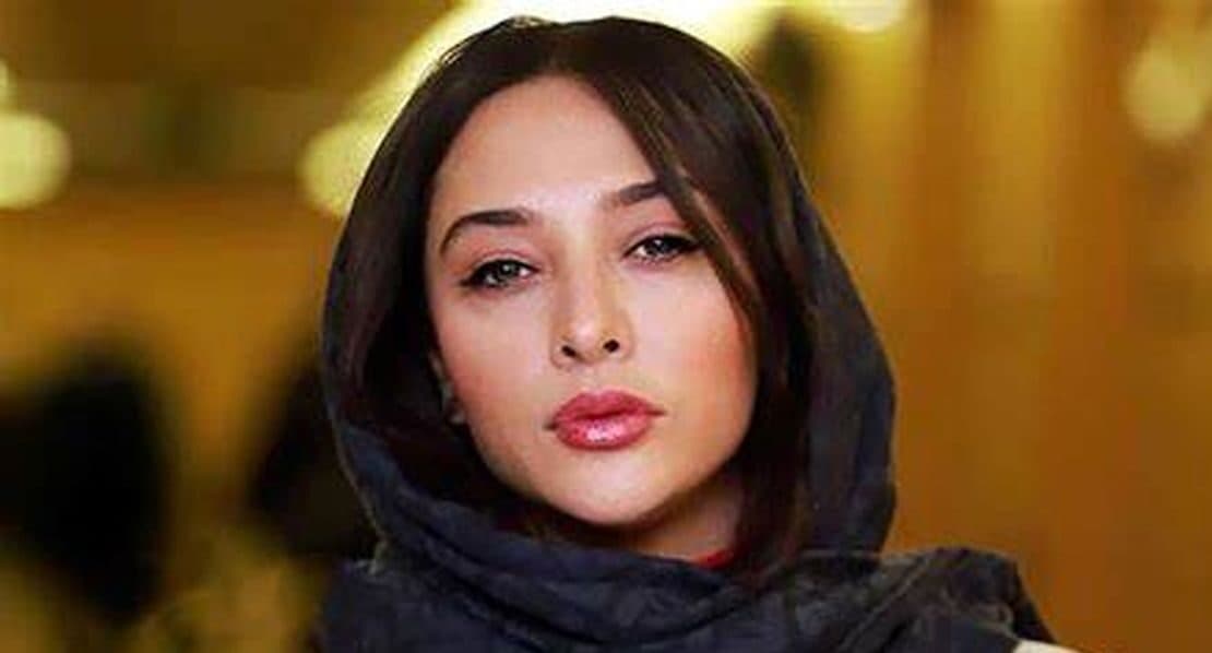(عکس) تیپ و استایل دهه شصتی آناهیتا درگاهی در یک مراسم رسمی