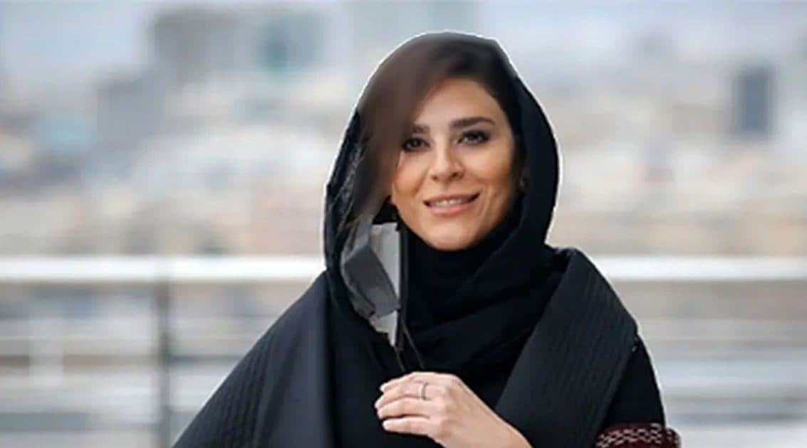 فیلم دستبند های طلا مدل مصری سحر دولتشاهی روی فرش قرمز ! /  از مچ تا ساعد فقط طلا ! + عکس ها