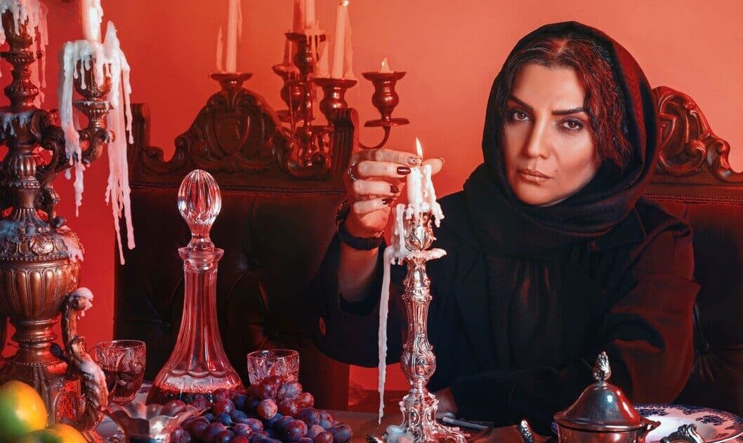 دکوراسیون سنتی حیاط باصفا الهام پاوه نژاد مادرشوهر الیکا ناصری در سریال گردن‌زنی/ خونه نگو باغ بگو