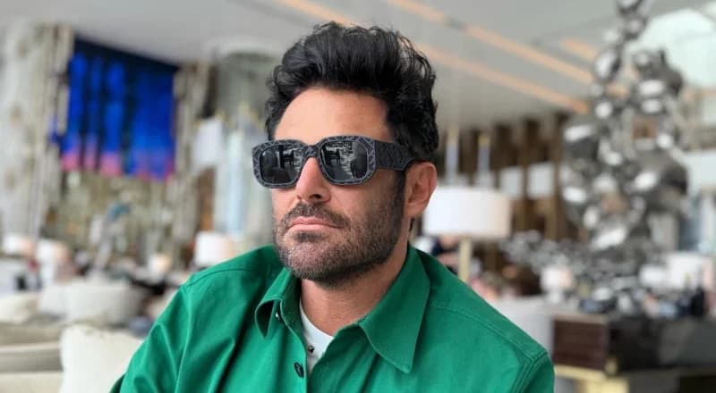 جشن تولد مجلل رضا گلزار، همسر جنتلمن آیسان آقاخانی/تزئین زیبای کیک شکلاتی با توت فرنگی