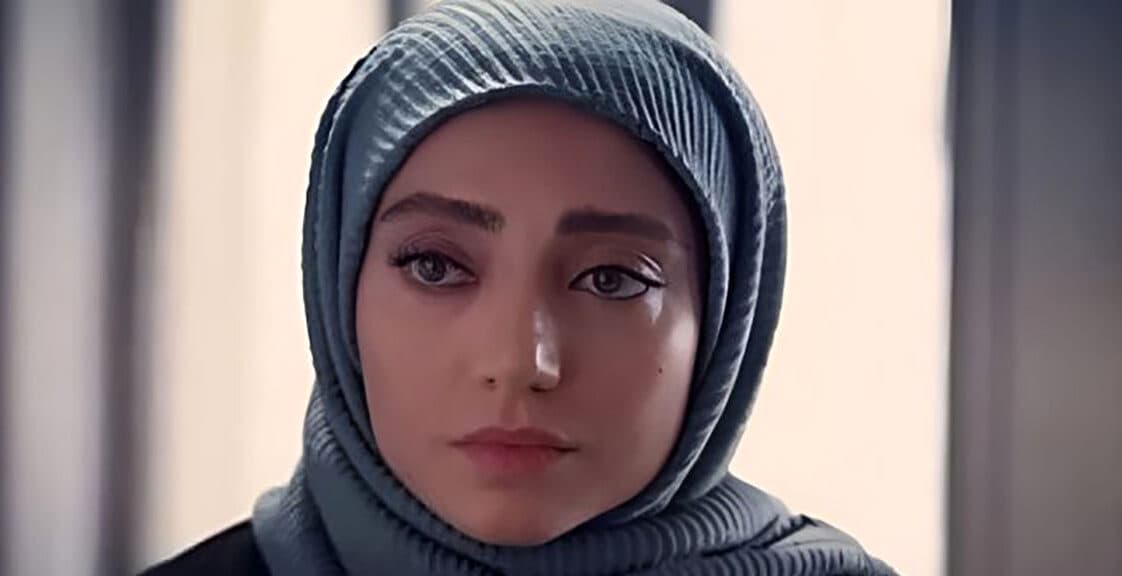 چهره متفاوت و جذاب هلن نقی لو بازیگر سریال غریبه بیرون سریال / با موهای فر و ناز  + تصاویر