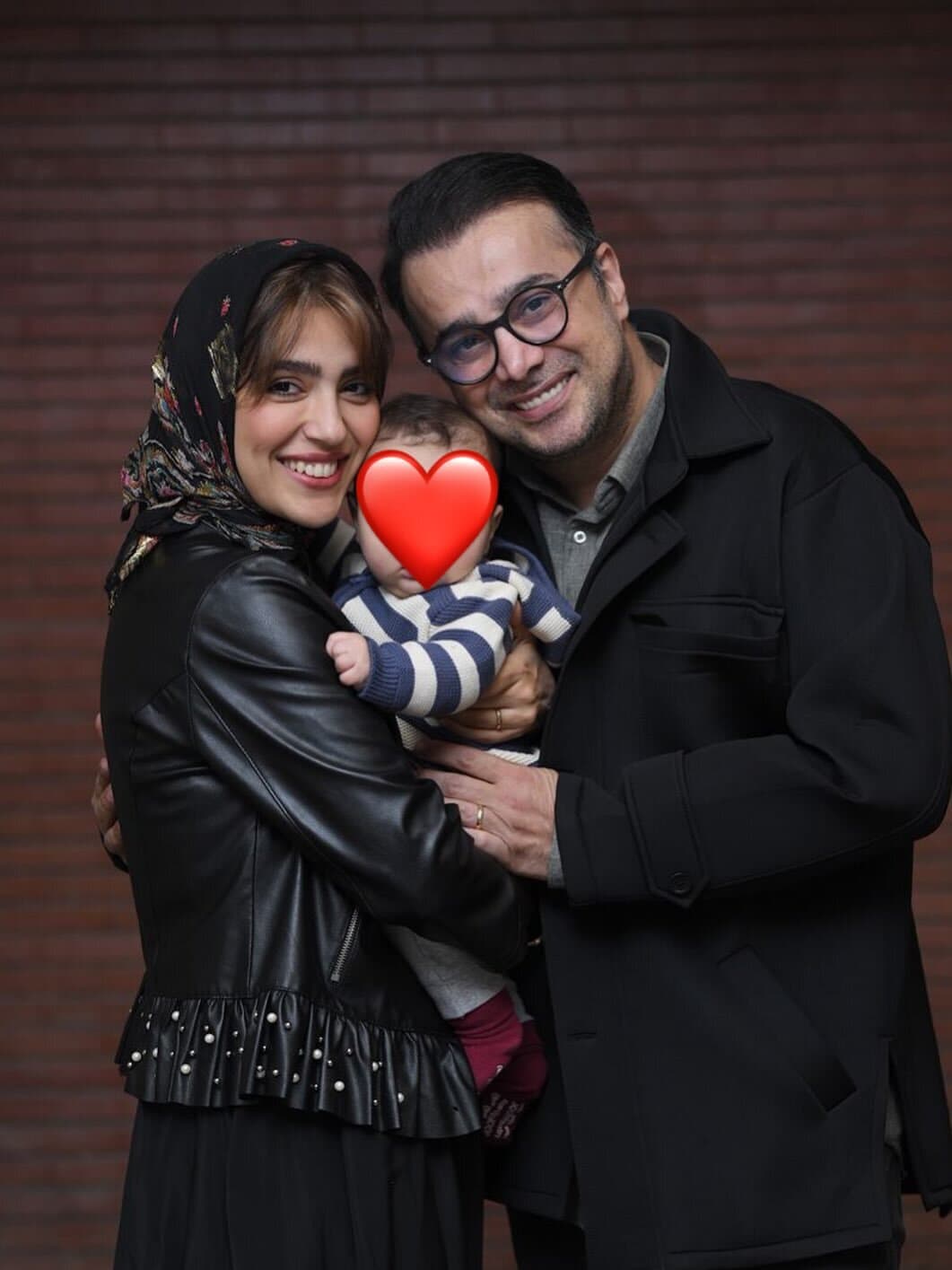 اشک‌های سپند امیرسلیمانی برای مونا کرمی؛ پیام عجیب و احساسی به مناسبت روز مادر!