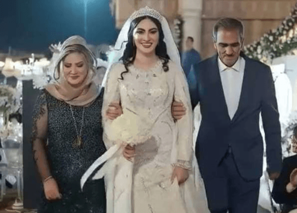 عروسی پرحاشیه مریم مومن؛ وقتی پدر و مادرش همه نگاه‌ها را دزدیدند!