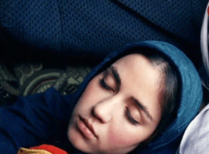 چهره باورنکردنی افسانه پاکرو در 22 سالگی؛ این عکس شما را به سال 84 می‌برد!