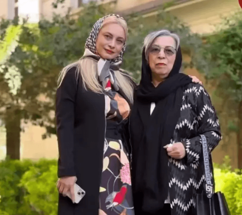 شوکه‌کننده! «مریم کاویانی» در 53 سالگی کنار مادرش؛ گویا زمان متوقف شده!