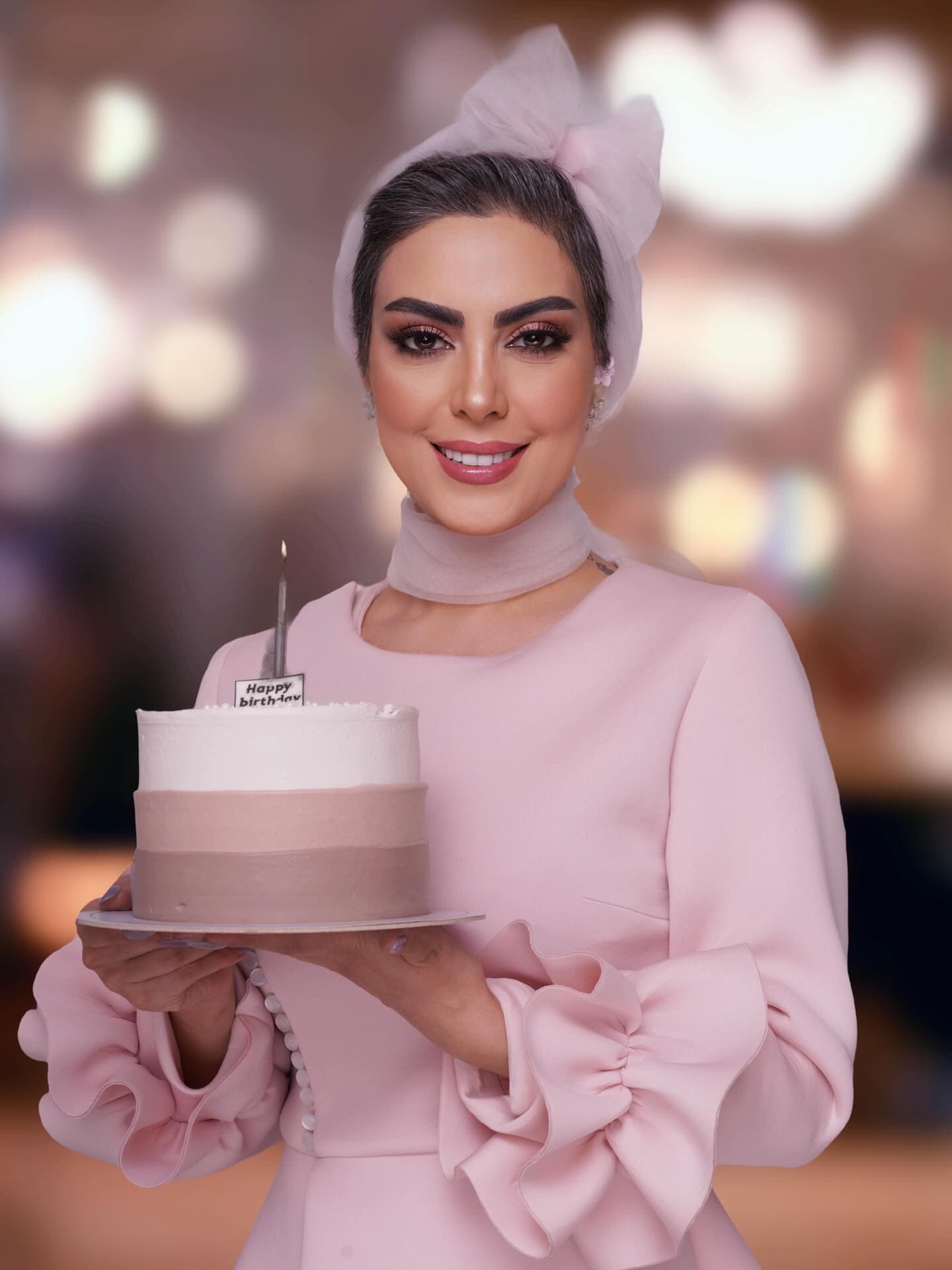 شگفتی جشن تولد خانم بازیگر؛ چهره جدیدش همه را یاد عروسک‌های باربی انداخت!