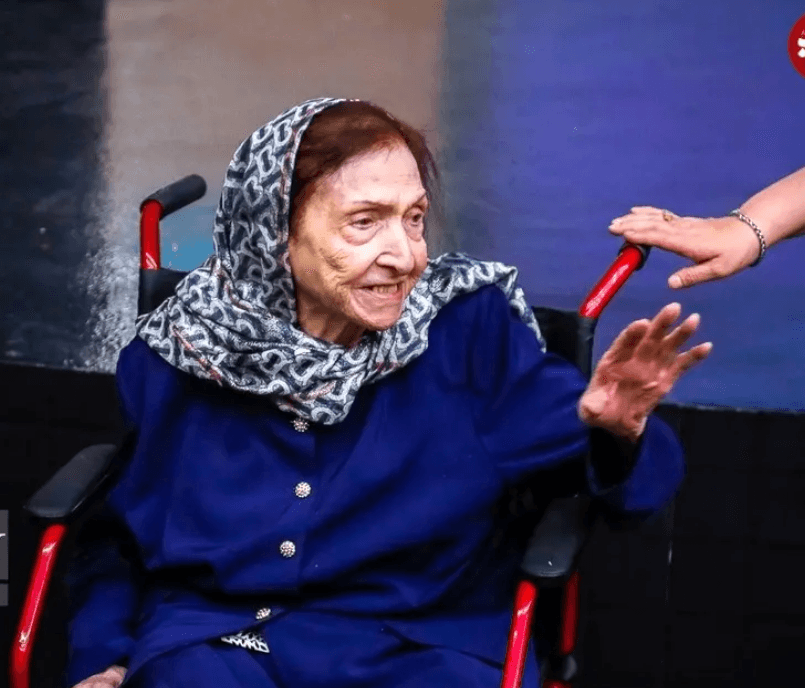 شوک بزرگ: توران مهرزاد همان استایل دوران جوانی را در 93 سالگی حفظ کرده است!