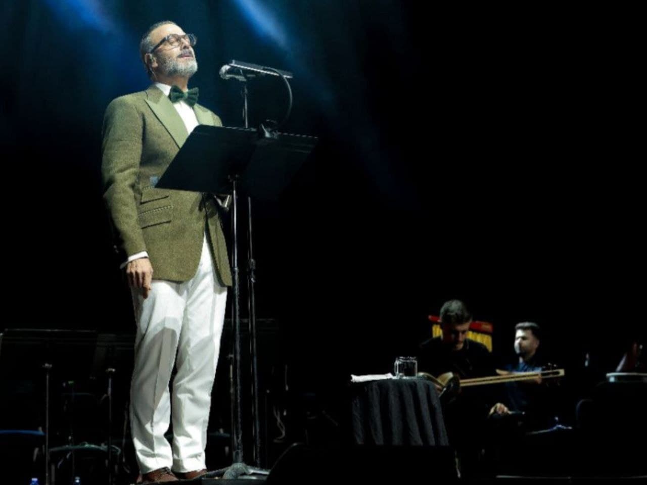 پشت‌پرده کنسرت علیرضا قربانی در دبی؛ از لباس شیک تا لحظات خاص روی صحنه!