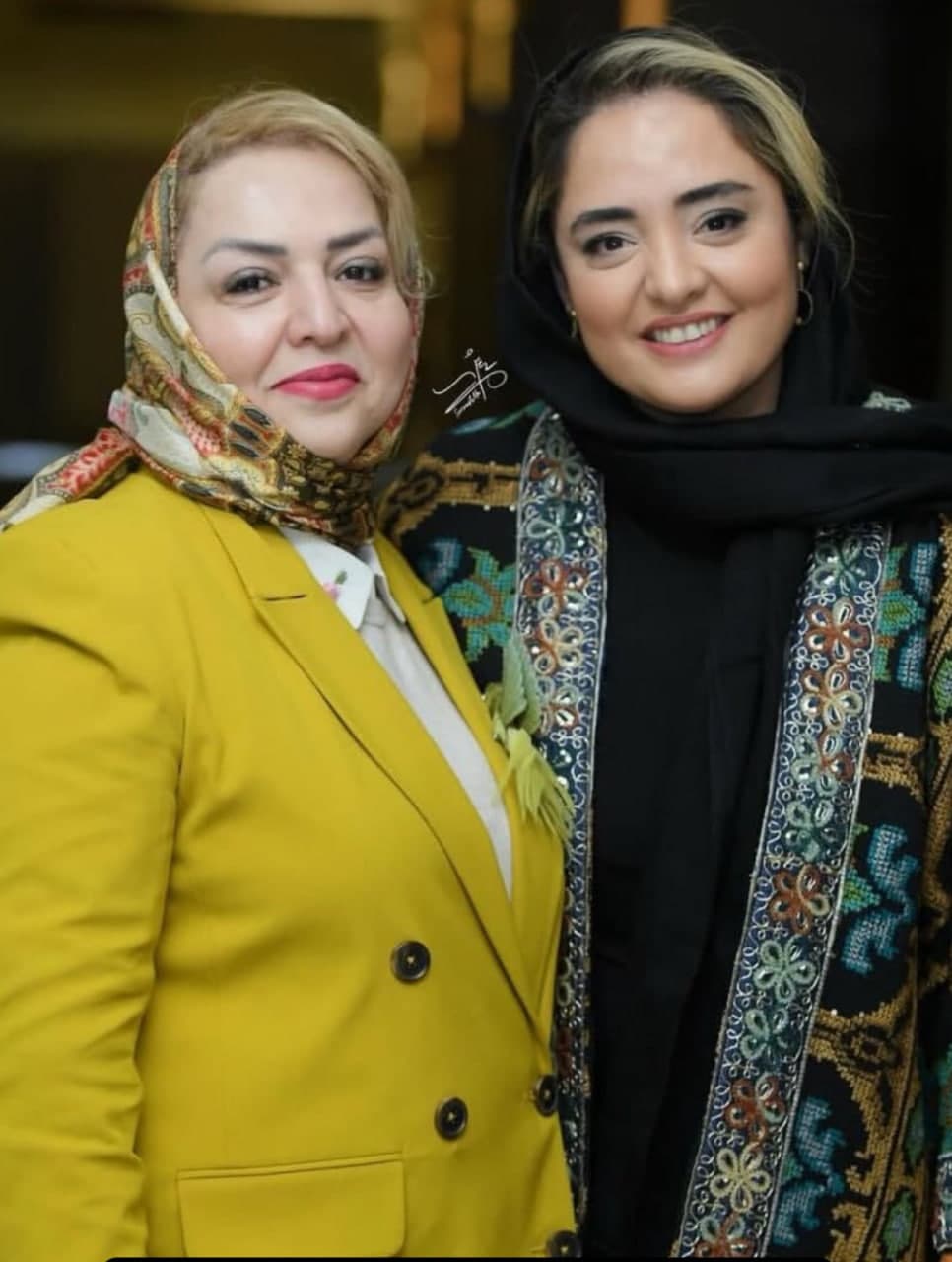 «اشک‌ها و لبخندهای نرگس محمدی در قاب خاص روز مادر! این عکس همه را متاثر کرد!»