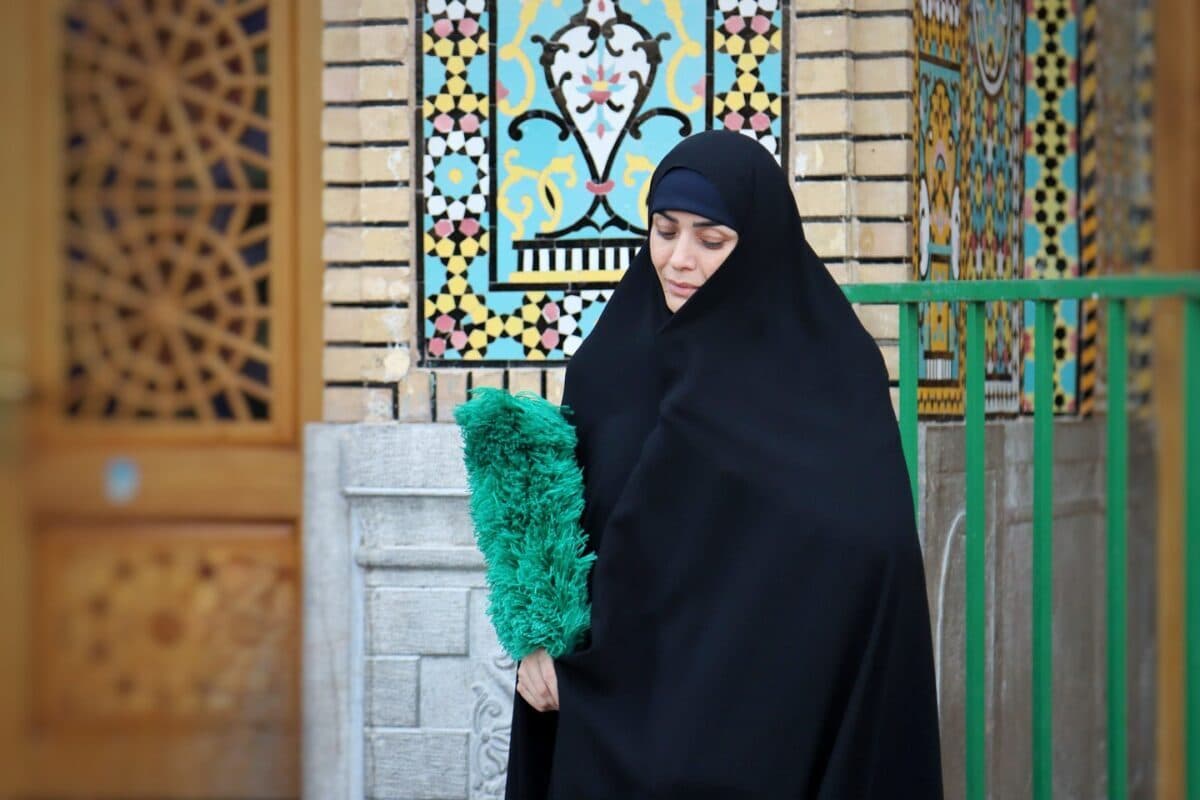 زیور آوای باران در چرخشی شوکه‌کننده: از بازیگری تا خادمی حرم! 🌟