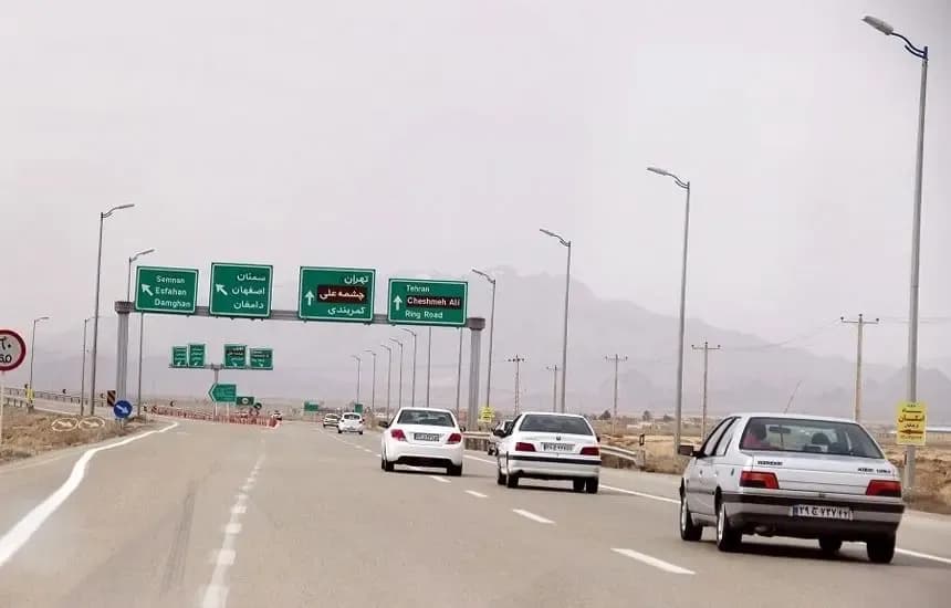 عکسهای نایاب از ایران قدیم: کاروان شترها در جاده خاکی اصفهان، سال ۱۳۱۳