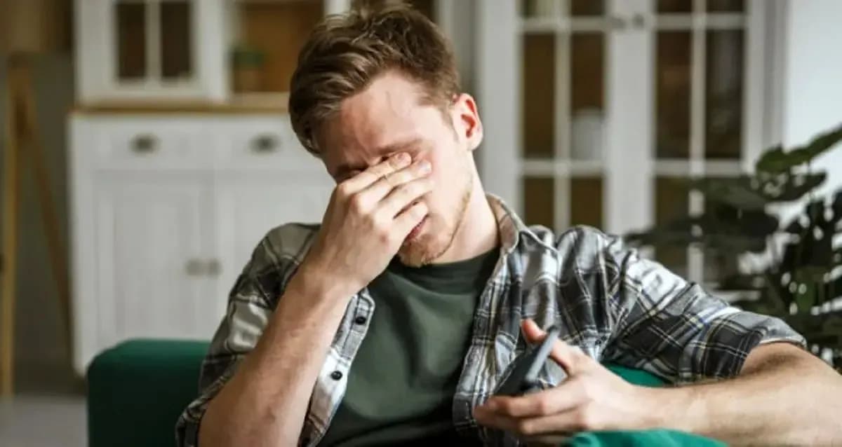 ۵ تغییر ضروری تنظیمات صفحهنمایش گوشی برای محافظت از چشمها