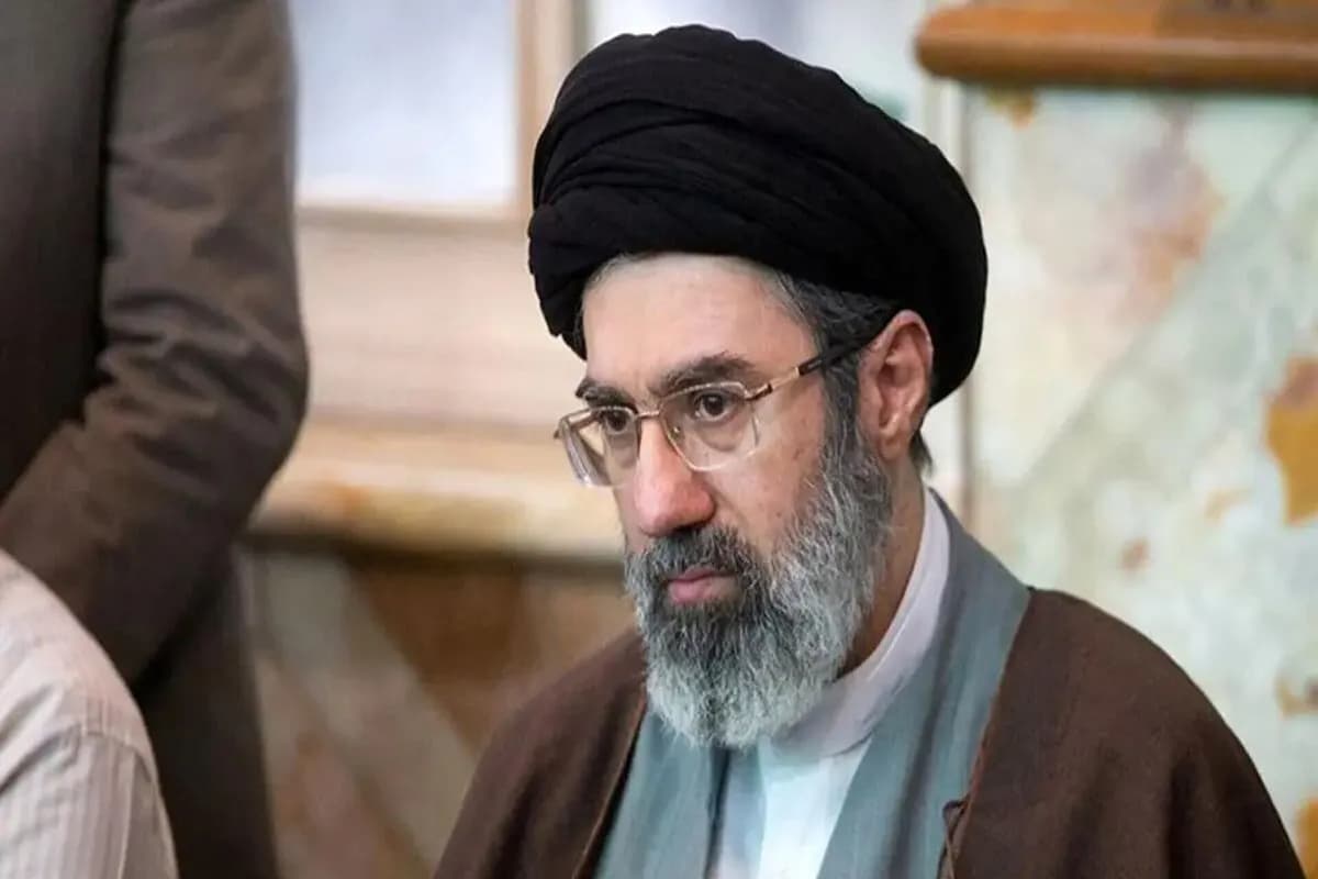 ویدئویی جذاب از حضور سیدمجتبی خامنهای در مشهد