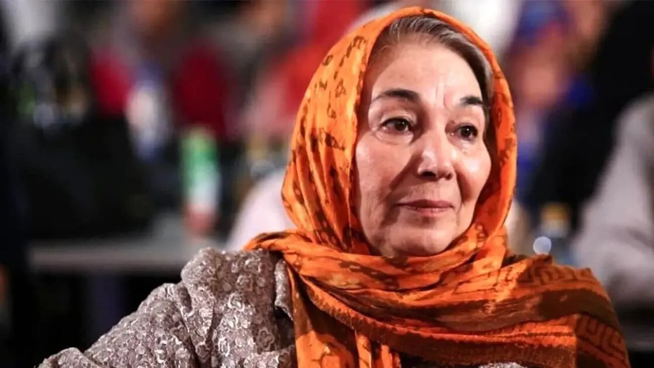 عکس قدیمی پروانه معصومی با شوهر و پسرش در سال ۱۳۵۱