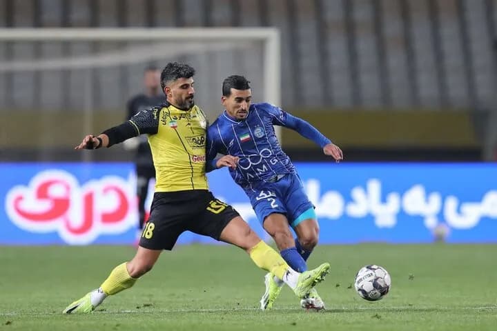 بازیکن معروف استقلال با پیراهن پرسپولیس ظاهر شد