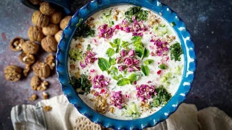 طرز تهیه آبدوغ خیار مجلسی؛ بهترین انتخاب برای تابستان داغ