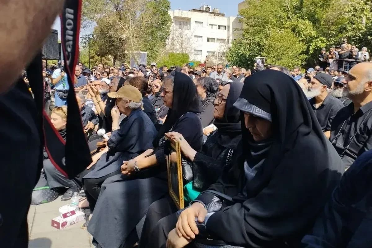 تصاویر کامل از حضور بازیگران مشهور در مراسم تشییع اکبر عبدی