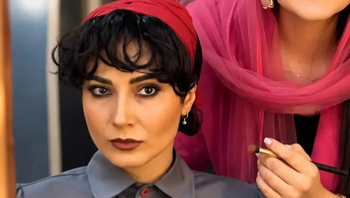 استایل جدید و خاص سمیرا حسن پور در نمایش «هنوز زندهایم» + عکس