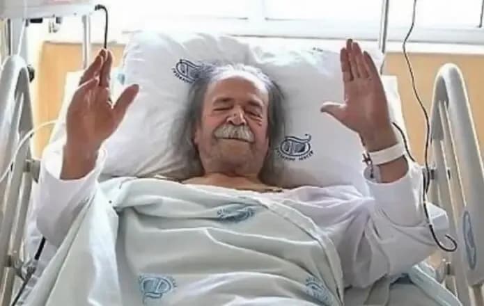 سفر در زمان: عکس نایاب از محمدعلی کشاورز در پشت صحنه فیلم «رگبار»