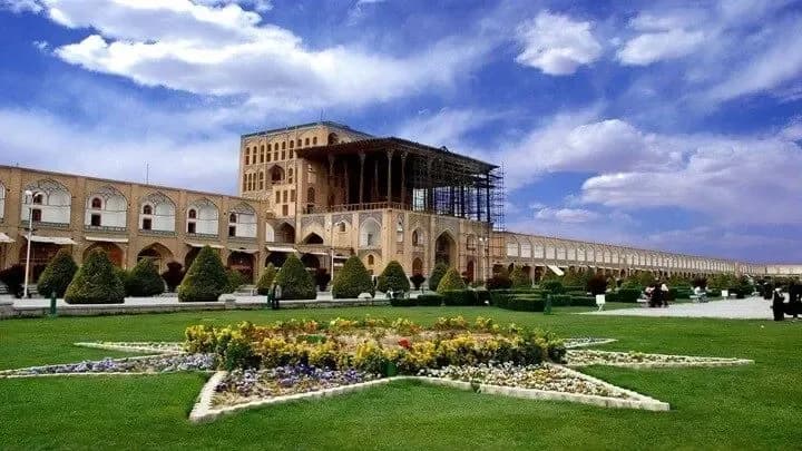 عکس قدیمی کاخ عالی قاپو در اصفهان؛ سفری به سال 1310