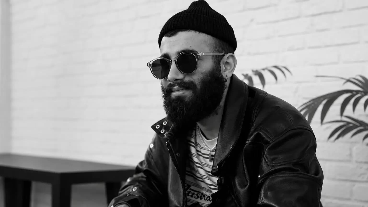مصاحبه با محمد حسینی: از صحنه تئاتر تا درخشش در سینما