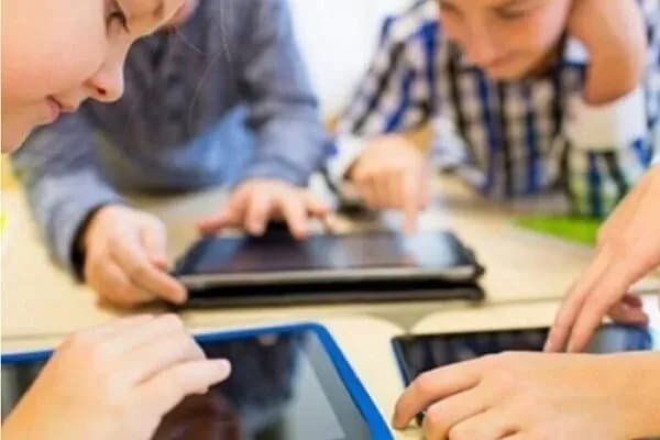 سن مناسب برای ورود کودکان به اینترنت و نگرانی های استفاده از فیلترشکن