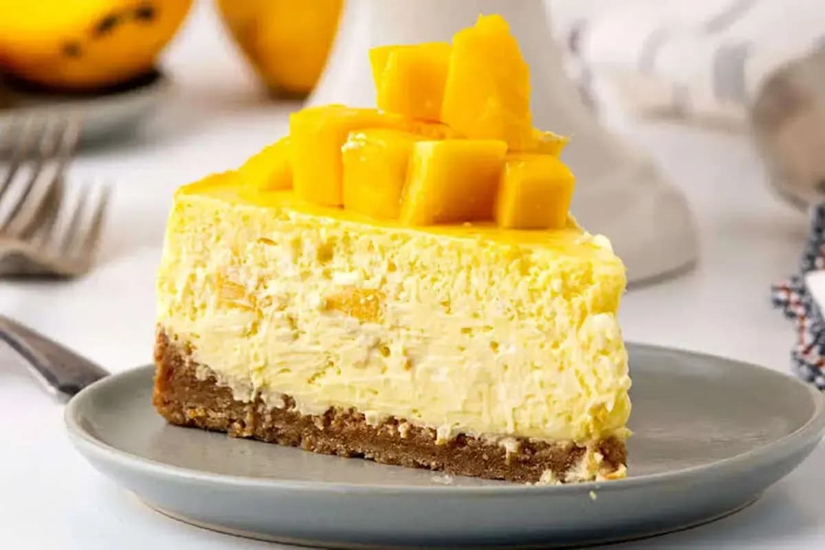 طرز تهیه چیز کیک انبه با بیسکوییت؛ دسری جذاب برای مهمانیها